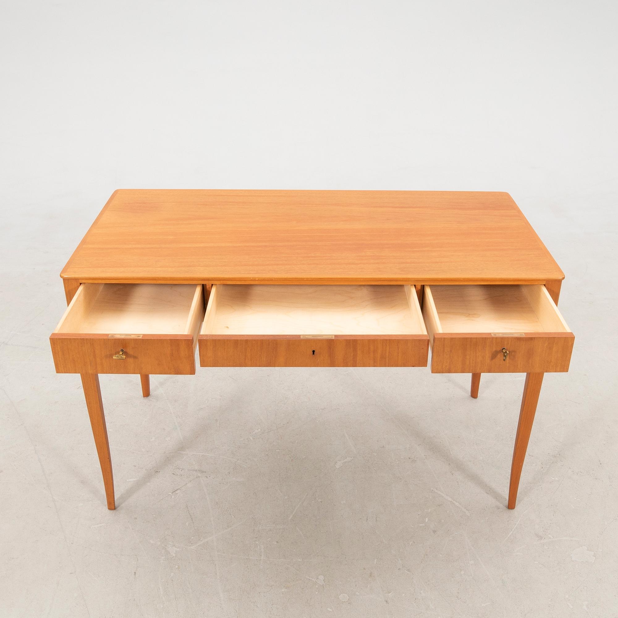 Carl Malmsten, skrivbord och karmstol "Nya Guldheden" Åfors möbelfabrik.