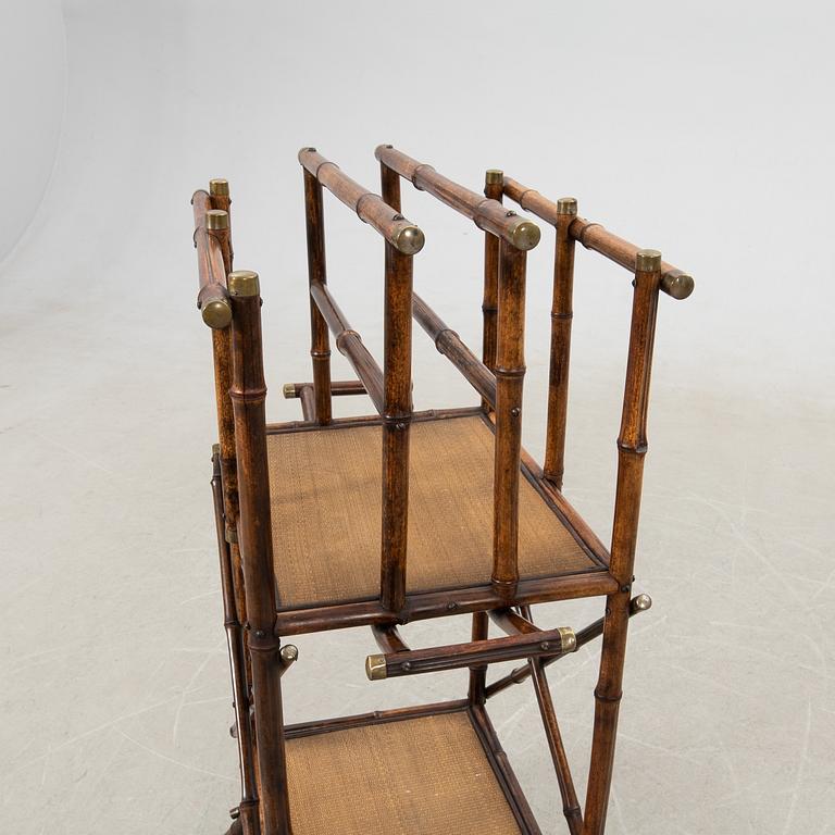 Tidningsställ, 1900-tal.