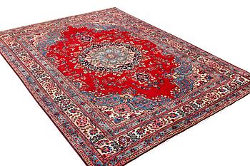 A Kashan carpet, a. 337 x 246 cm.