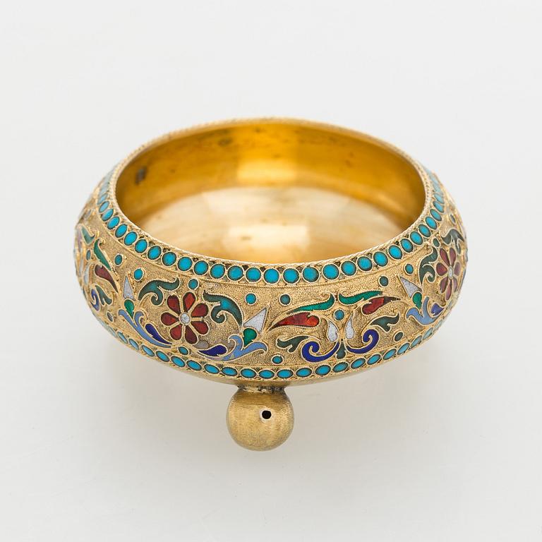 Saltkar, cloisonné-emalj, förgyllt silver, Moskva 1896. Oidentifierad mästare.