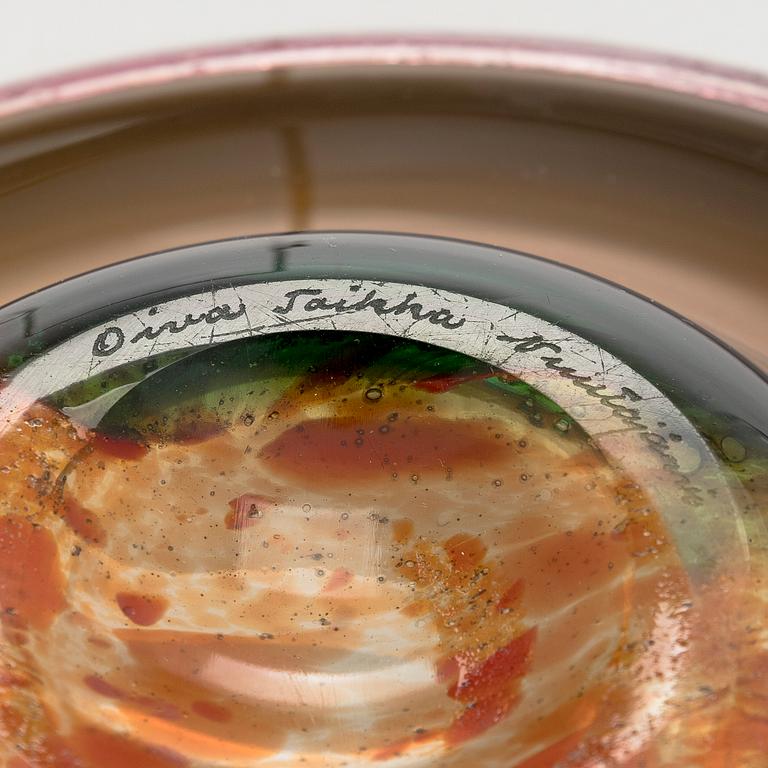 Oiva Toikka, a glass dish signed Oiva Toikka Nuutajärvi Notsjö.