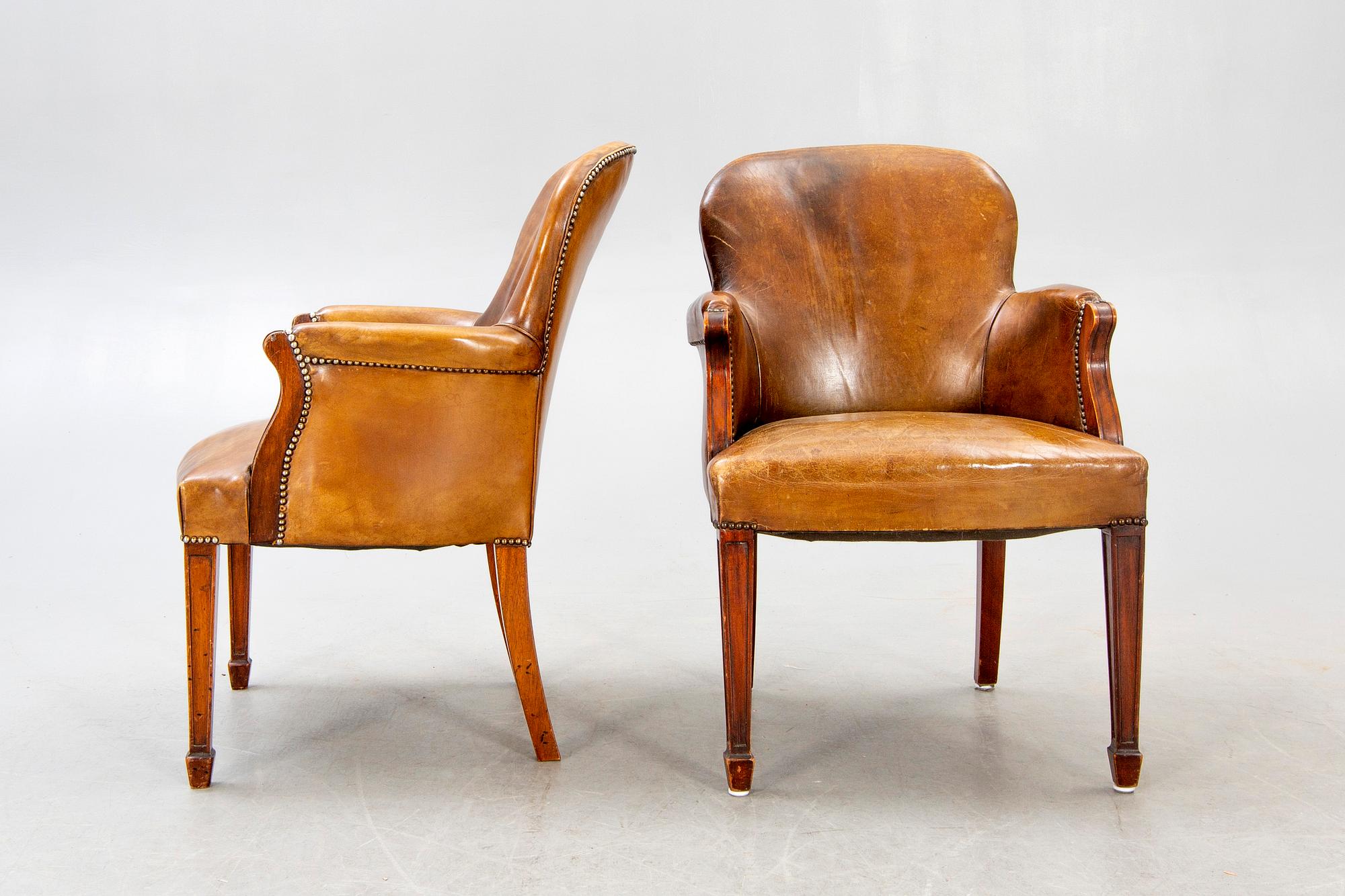Fritz Henningsen, a pair of mahogany and leather armchairs Denmark mid 1900s.