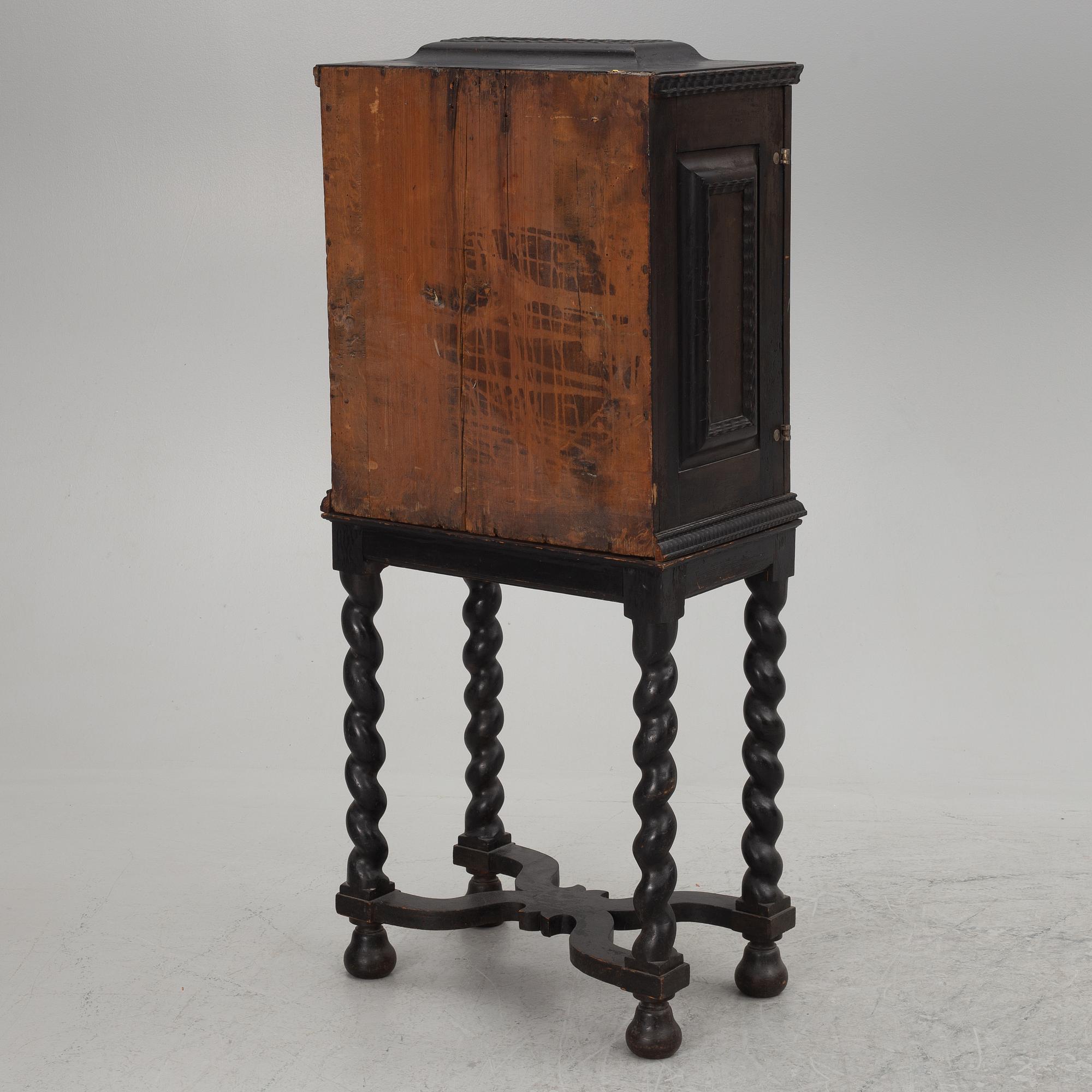 Kabinettsskåp, Barock, 1700-talets början.