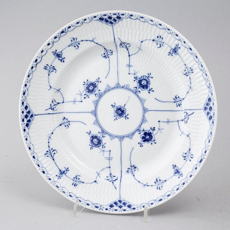 A porcelain tableware set of 69 pcs, "Musselmalet" by Royal Copenhagen, second half of the 20th century.
