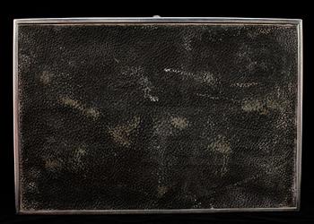 CIGARRSKRIN, silver, CG Hallberg, Stockholm, 1927. Total vikt med invändig träinredning ca 2250g.