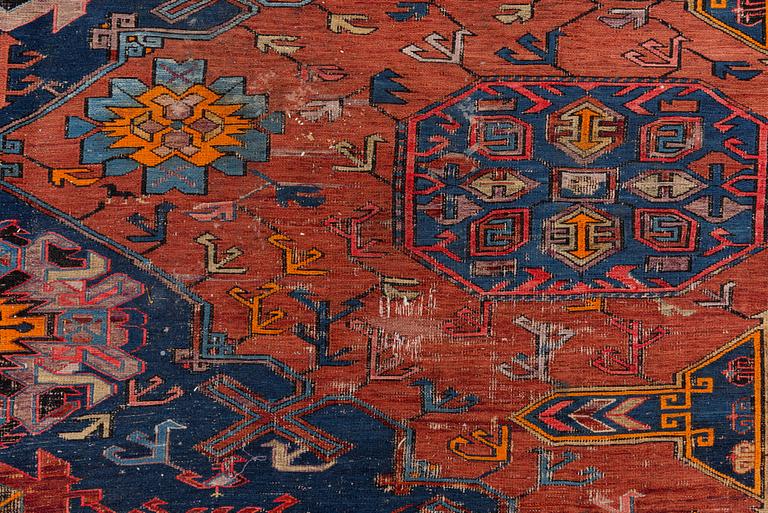 Matta, antik Soumak,  Östra Kaukasus, ca 368 x 262 cm.