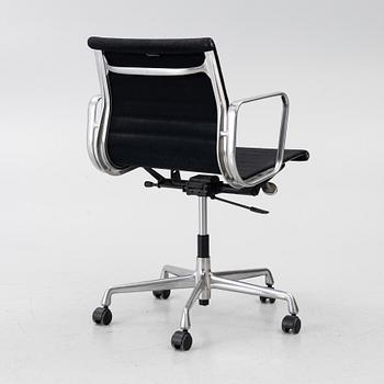 Charles & Ray Eames, Karmstol/kontorsstol, "EA108", Vitra.