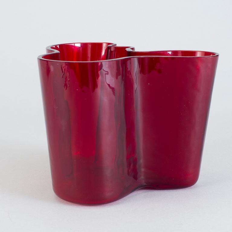 A Savoy vase by Alvar Aalto for Iittala. Designed in 1937 and this example probably 1950´s or 1960´s.