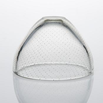 VAS, glas, signerad med syrapenna G. Nyman, Nuutajärvi, daterad 1947.