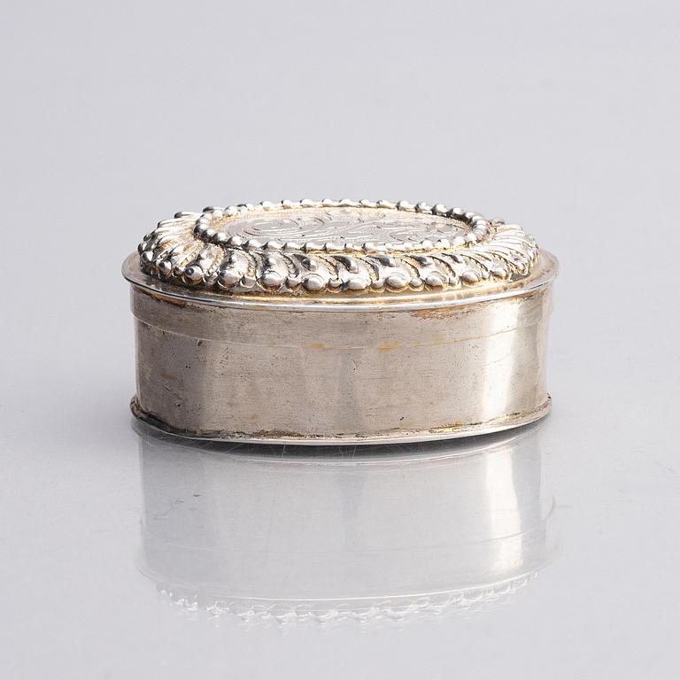 A German early 18th century silver gilt box with lid, mark of Johann Conrad Weiss (active 1699-1758), Nuremberg.