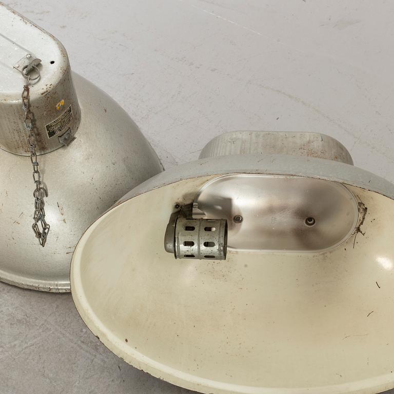 INDUSTRILAMPOR 2 st 1900-talets mitt/andra hälft.