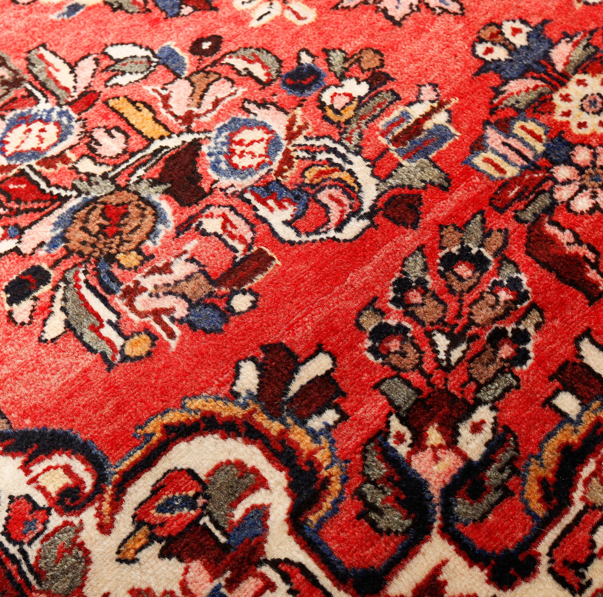 MATTA, Hamadan. Ca 235x160 cm.