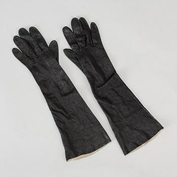 HERMÈS, a pair of lambskin gloves, size 6.