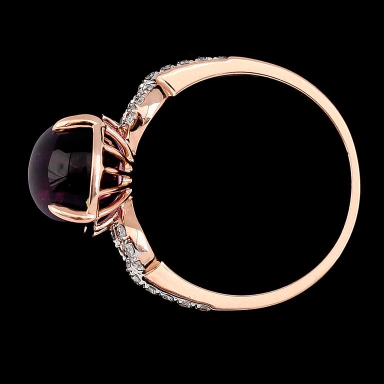 RING, 14K roséguld, ametist och diamanter. Vikt ca 3 g.