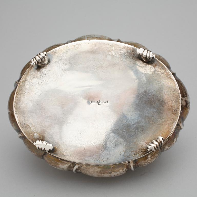 SOCKERSKRIN, silver, rokokostil, med svenska importstämplar, 1900-talets första hälft. Vikt ca 348 gram.