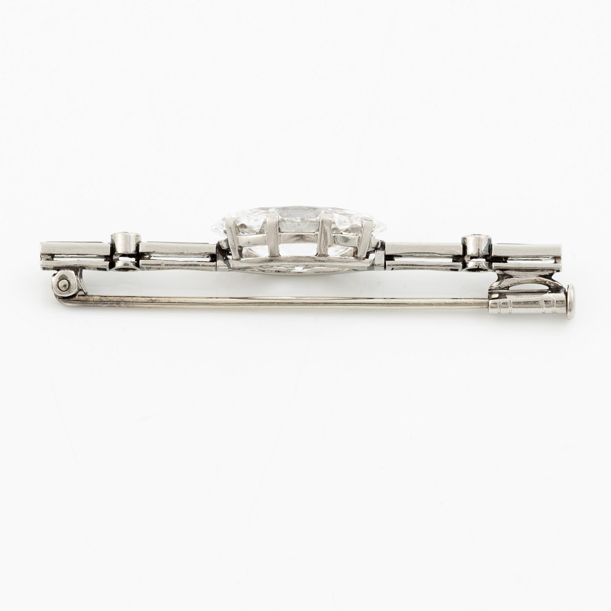 A brooch in platinum with an old-cut navette-shaped diamond ca 3.65 ct.
