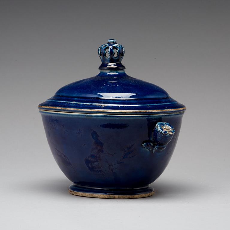 TERRIN med LOCK, porslin. Qingdynastin, Qianlong (1736-95).