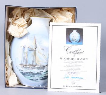 VAS, porslin, "WINDJAMMER VASEN", Bing & Gröndahl, ltd 405/500.
