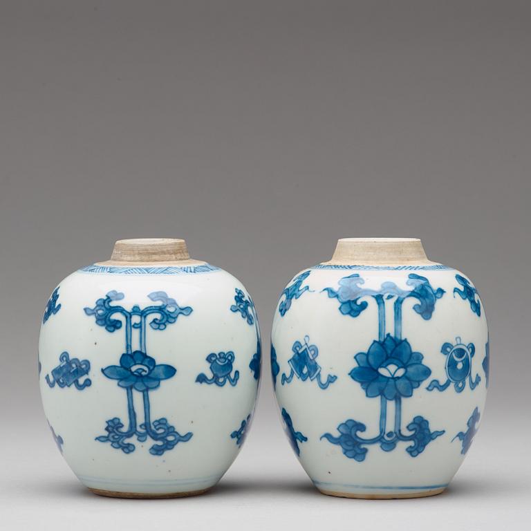 Two blue and white tea caddies, Qing dynasty, Kangxi (1662-1722).