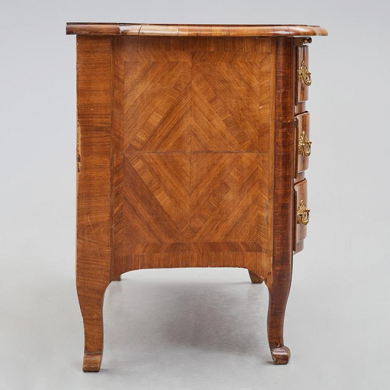 A Swedish late Baroque commode by Johan Hugo Fürloh (master in Stockholm 1724-1745).