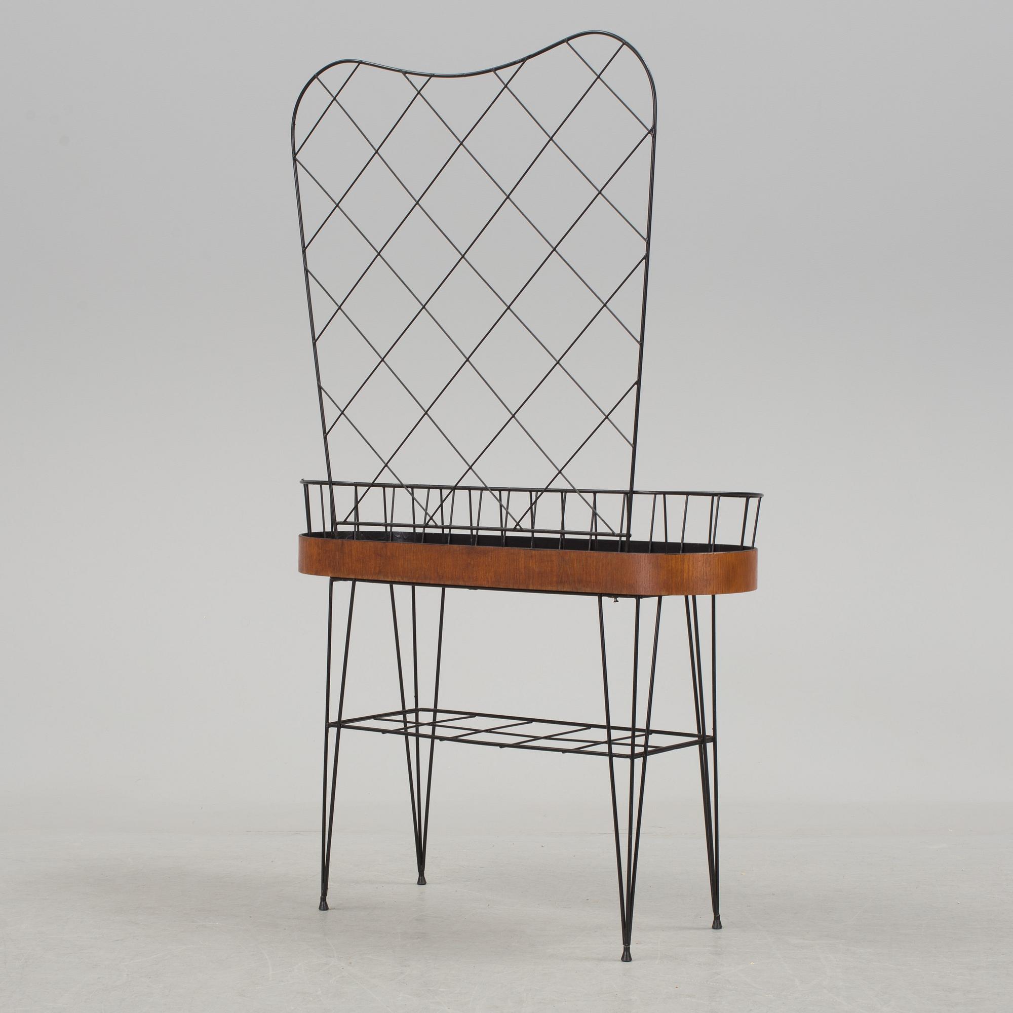 A mid 20th century flower table.