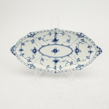 A dinner service 44 pcs "Musselmalet" mostly helblonde Royal Copenhagen Denmark 1960s.