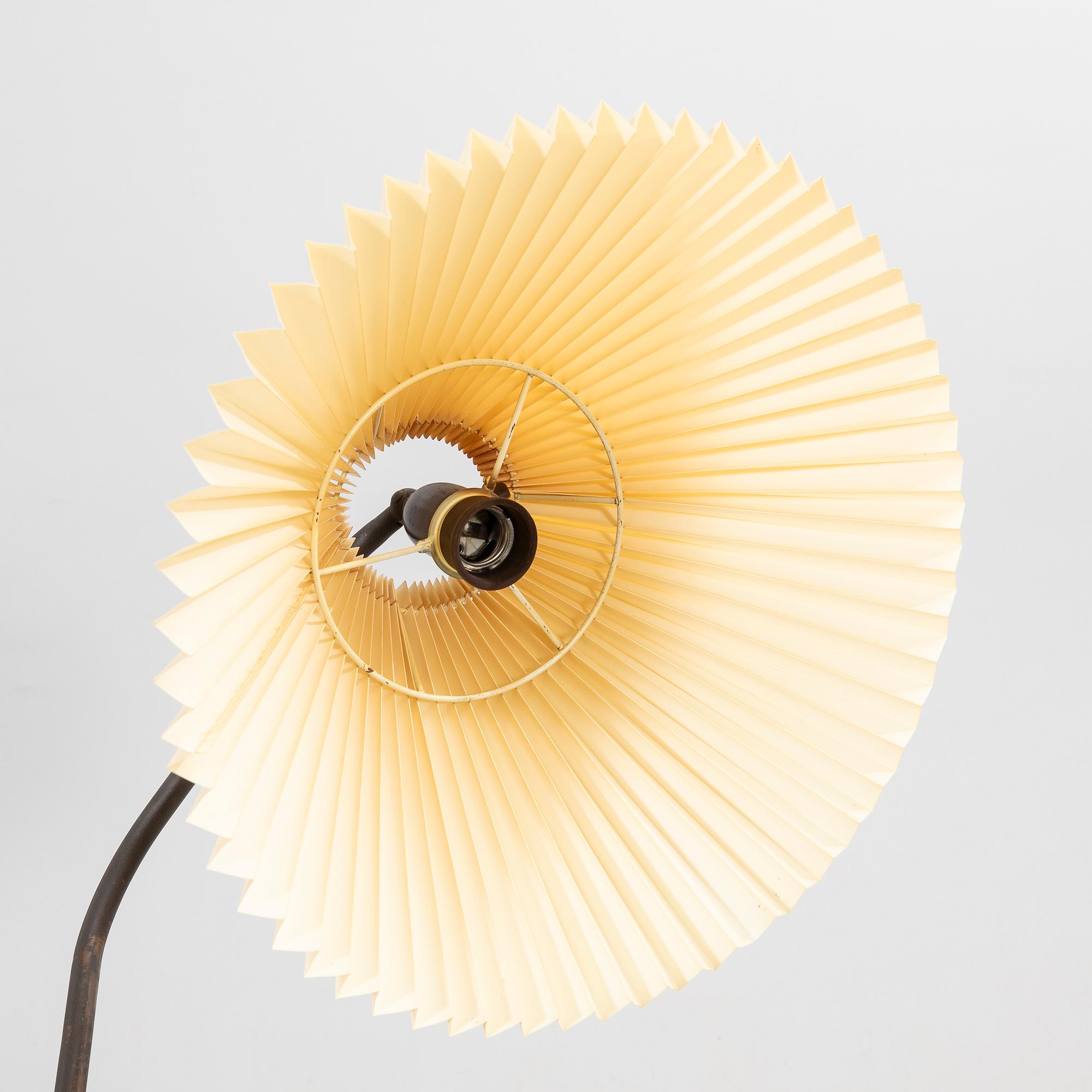 Golvlampa, troligen Lyfa, Danmark 1900-talets första hälft.