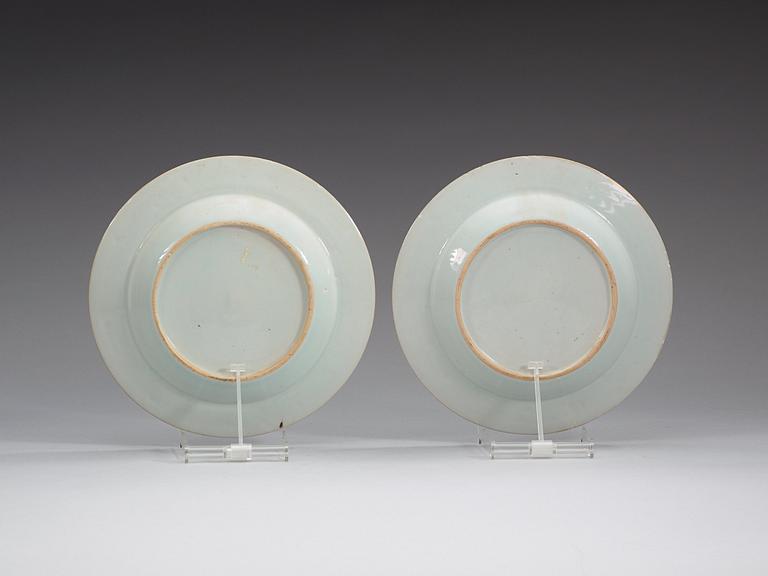 A pair of famille rose dinner plates, Qing dynasty, Qianlong (1736-95).