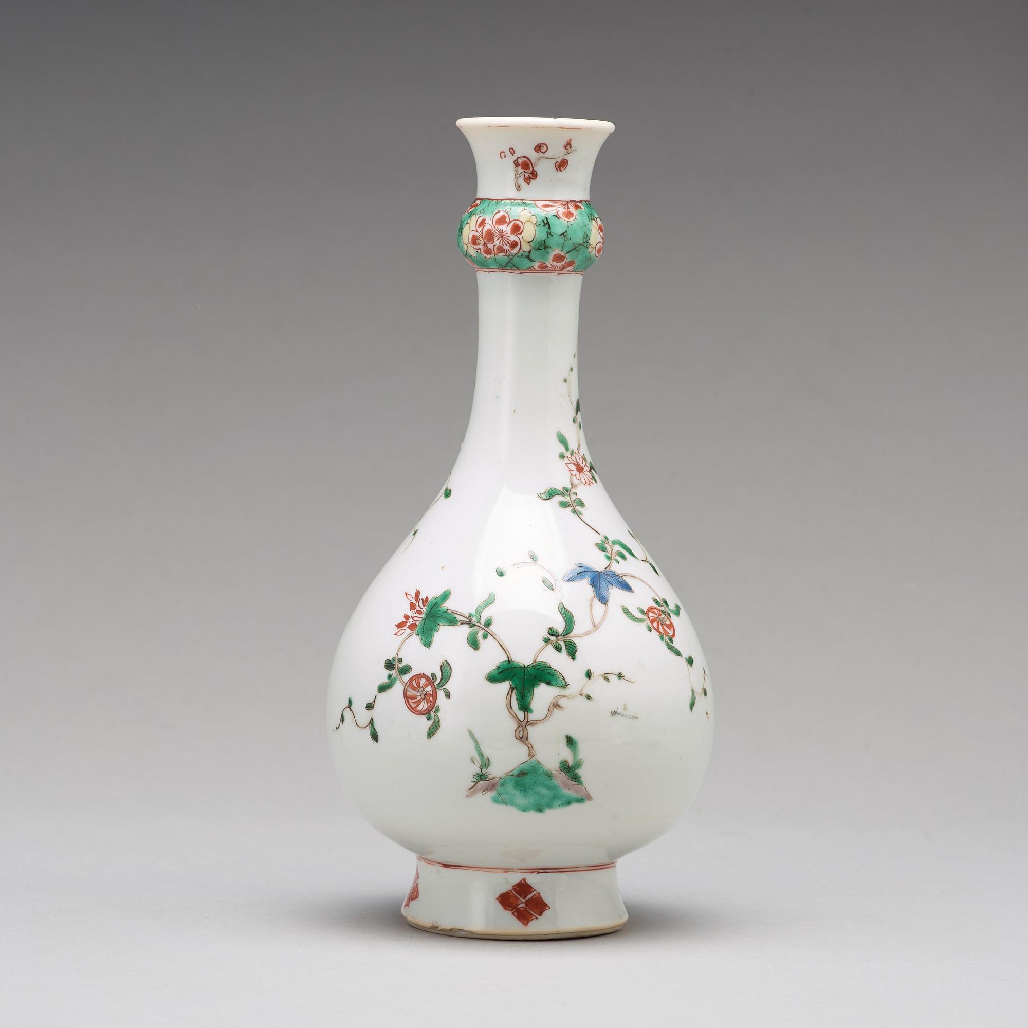 VAS, porslin. Qing dynastin, Kangxi (1662-1722).
