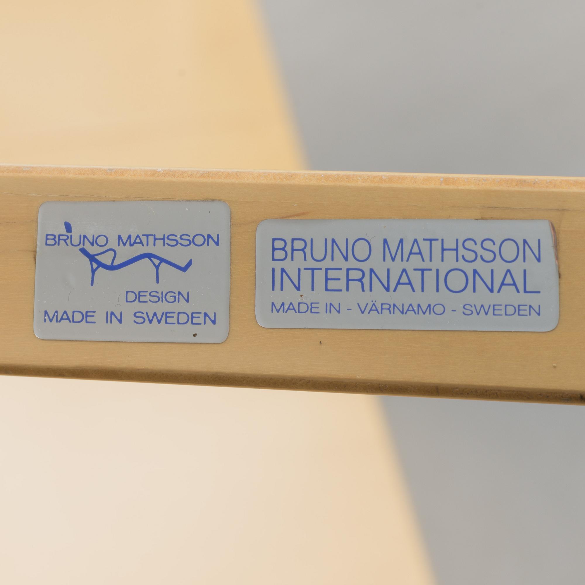 A second half of the 20th Century 'Maria Flap' table by Bruno Mathsson, Bruno Mathson International, Värnamo.