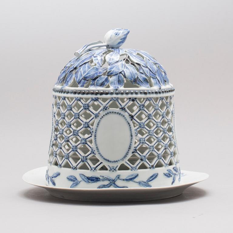 A blue and white Royal Copenhagen 'Blå Blomst' ice bell with stand, late 18th Century/circa 1800.