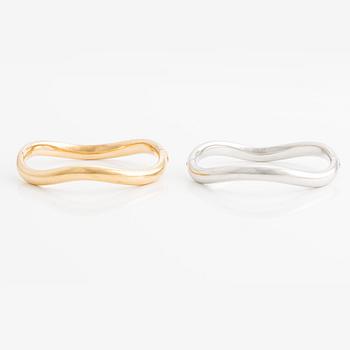 Two bangle bracelets in 18K gold and white gold.