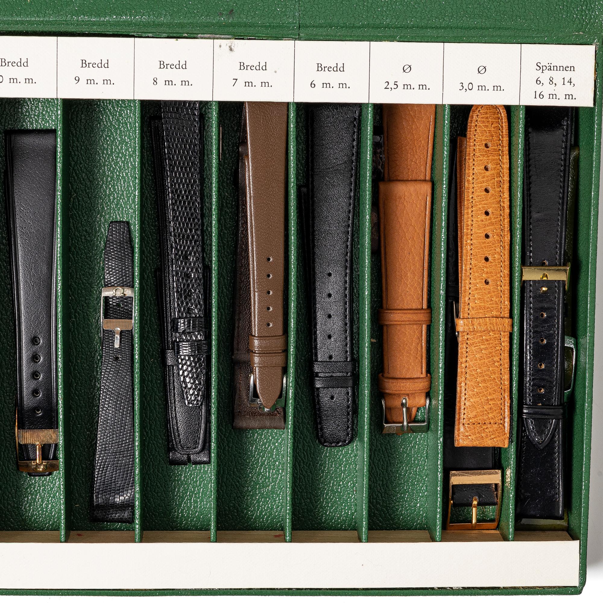 Lot of watch straps, metal links and an Omega watch box "No Reserve".