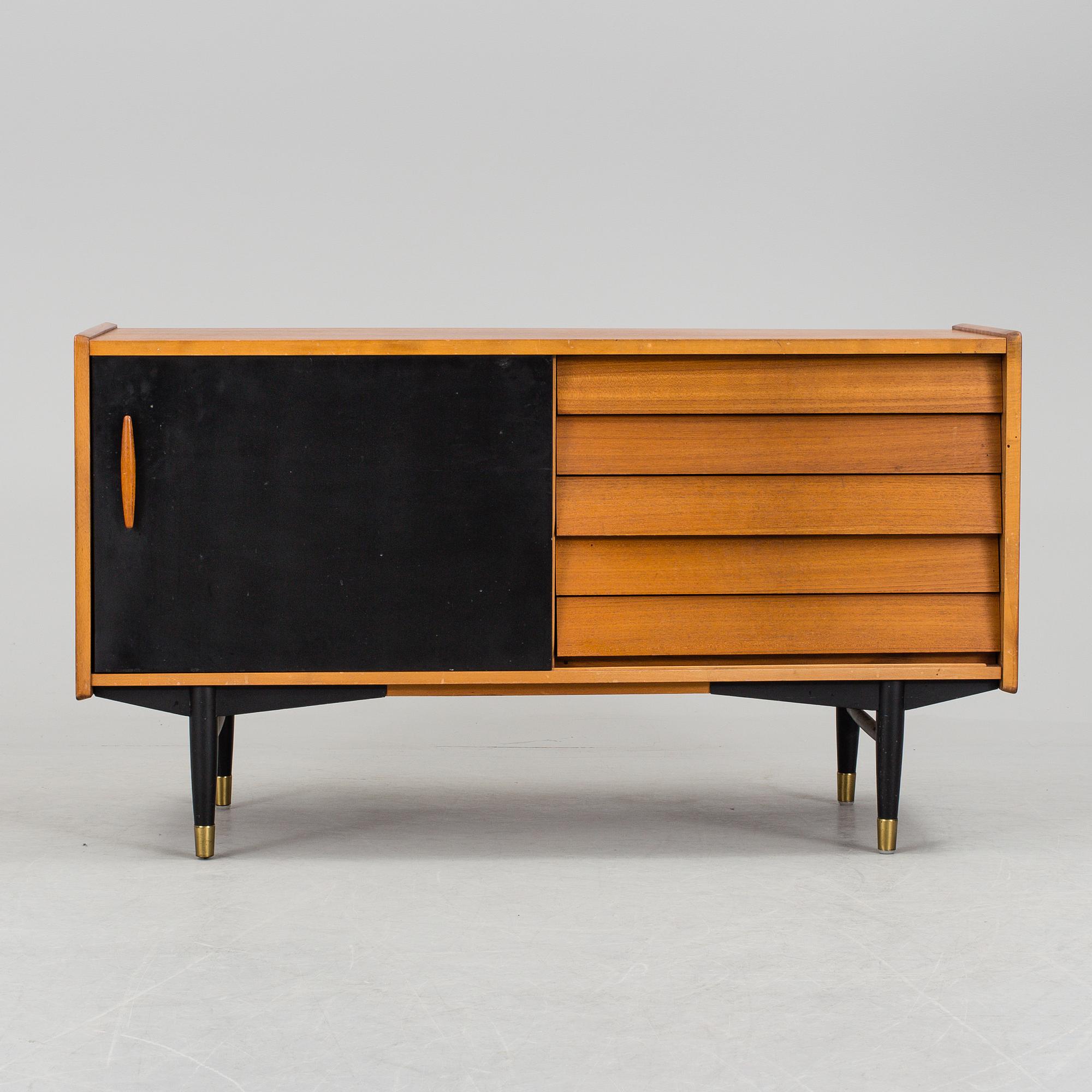NILS JONSSON, sideboard / skänk, modell 222, Hugo Troeds, Bjärnum, 1950-tal.