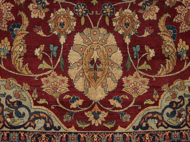 A CARPET, A semi-antique Esfahan part silk, ca 350,5 x 233,5 cm.