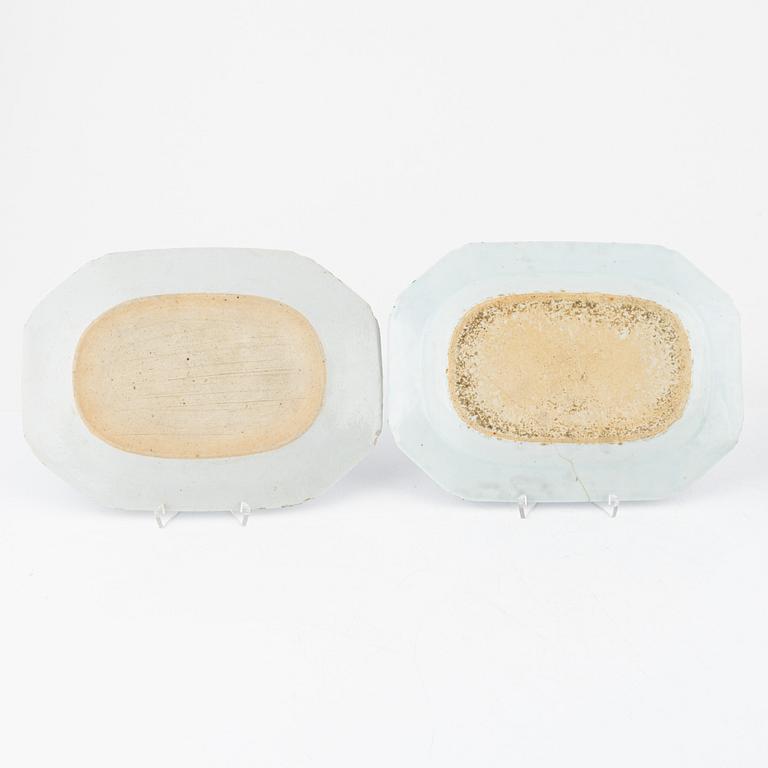 A Chinese blue and white service, 22 parts, Qing dynasty, 19th century.