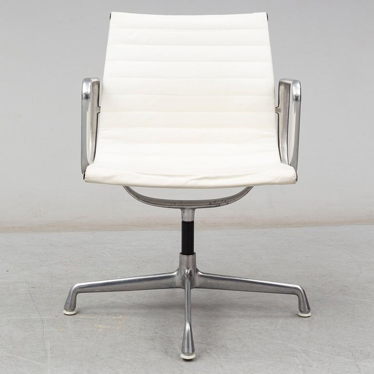 A chair by Charles & Ray Eames, no 938-138, Herman Miller.