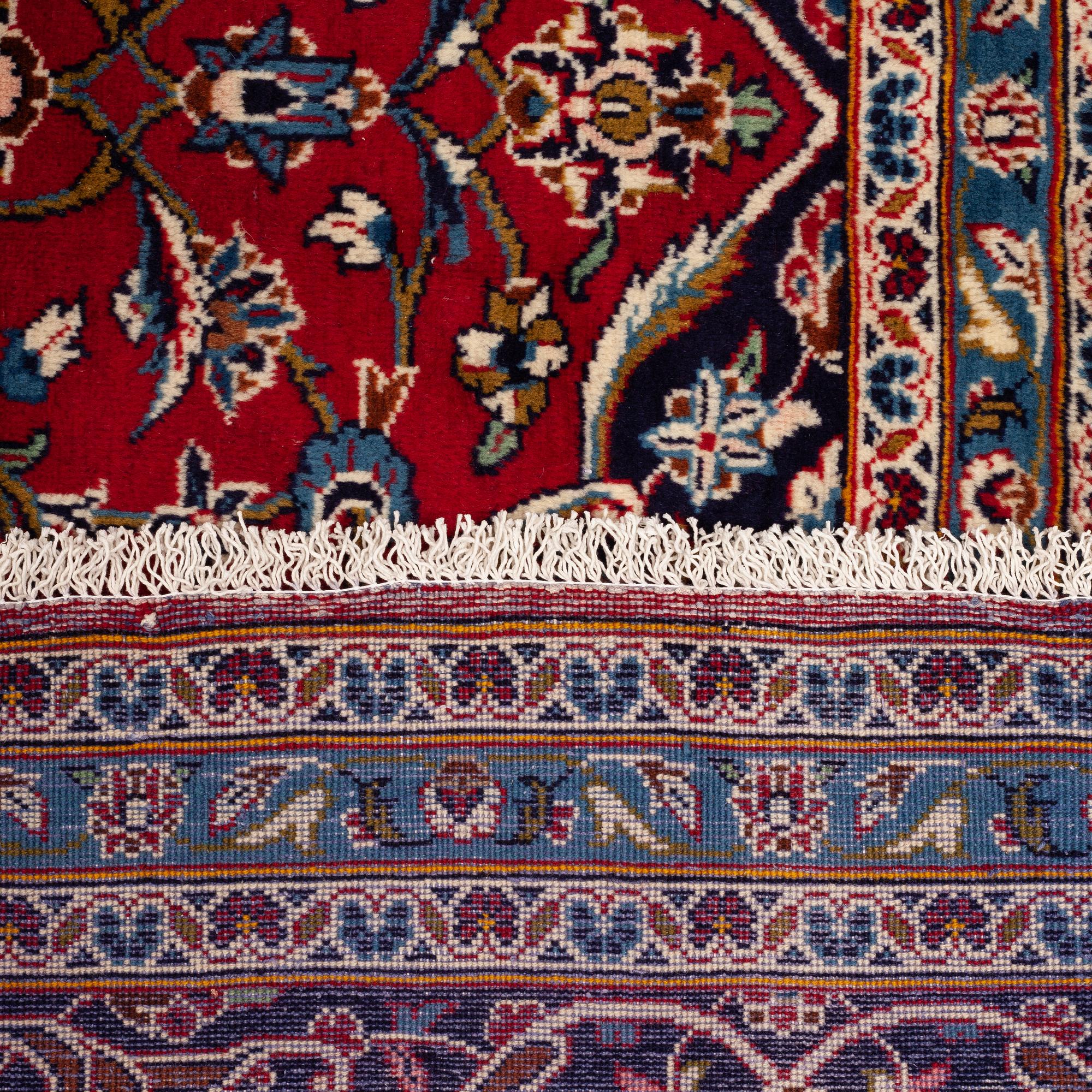 A carpet, Kashan, ca 386 x 286 cm.