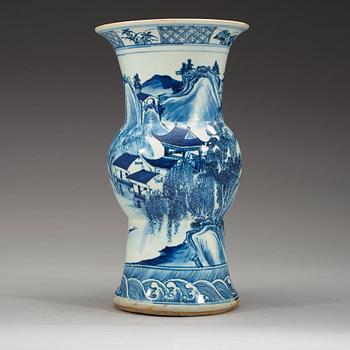 A blue and white vase, Qing dynasty, 19th century.