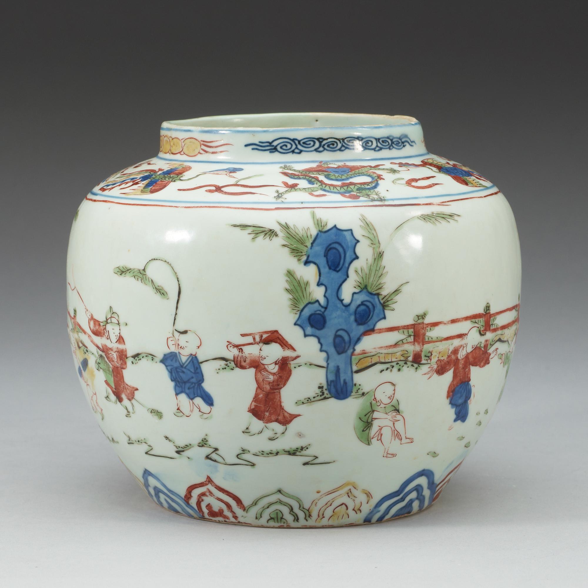 KRUKA, porslin. Ming dynastin, med Wanli sex karaktärers märke och period (1573-1620).
