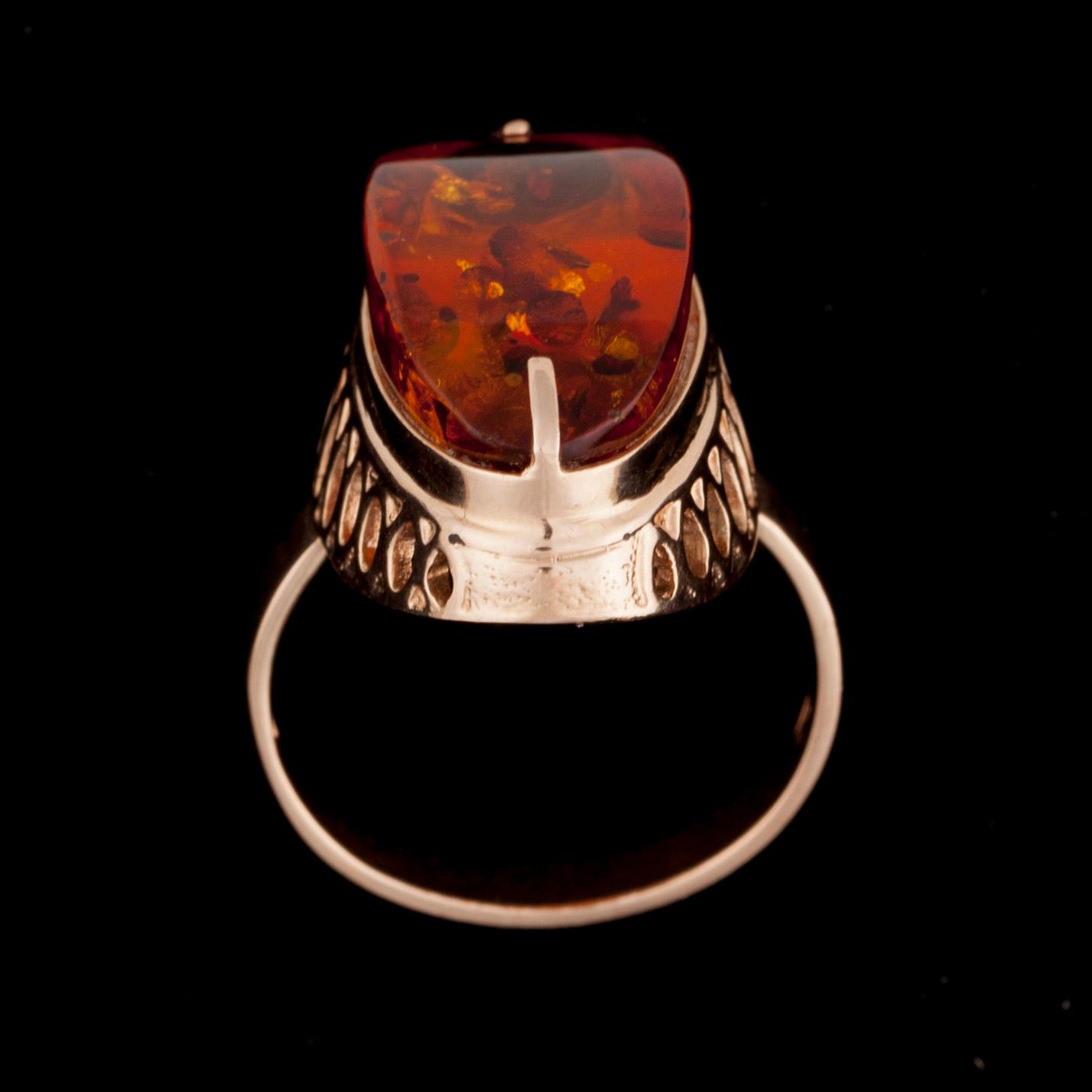RING, 14K guld (583), bärnsten. Vikt ca 6,5 g.