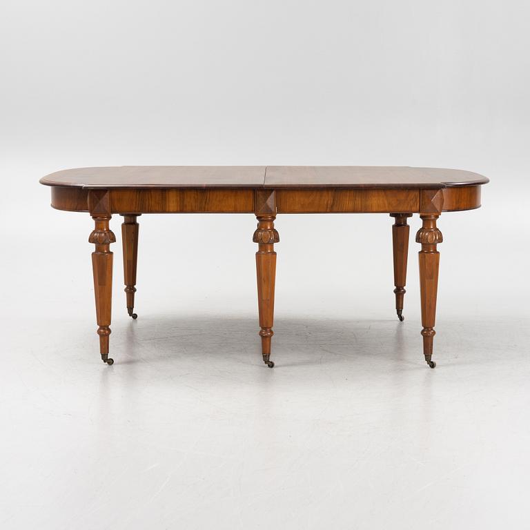 A walnut veneered dining table, probably England, late 19th Century.