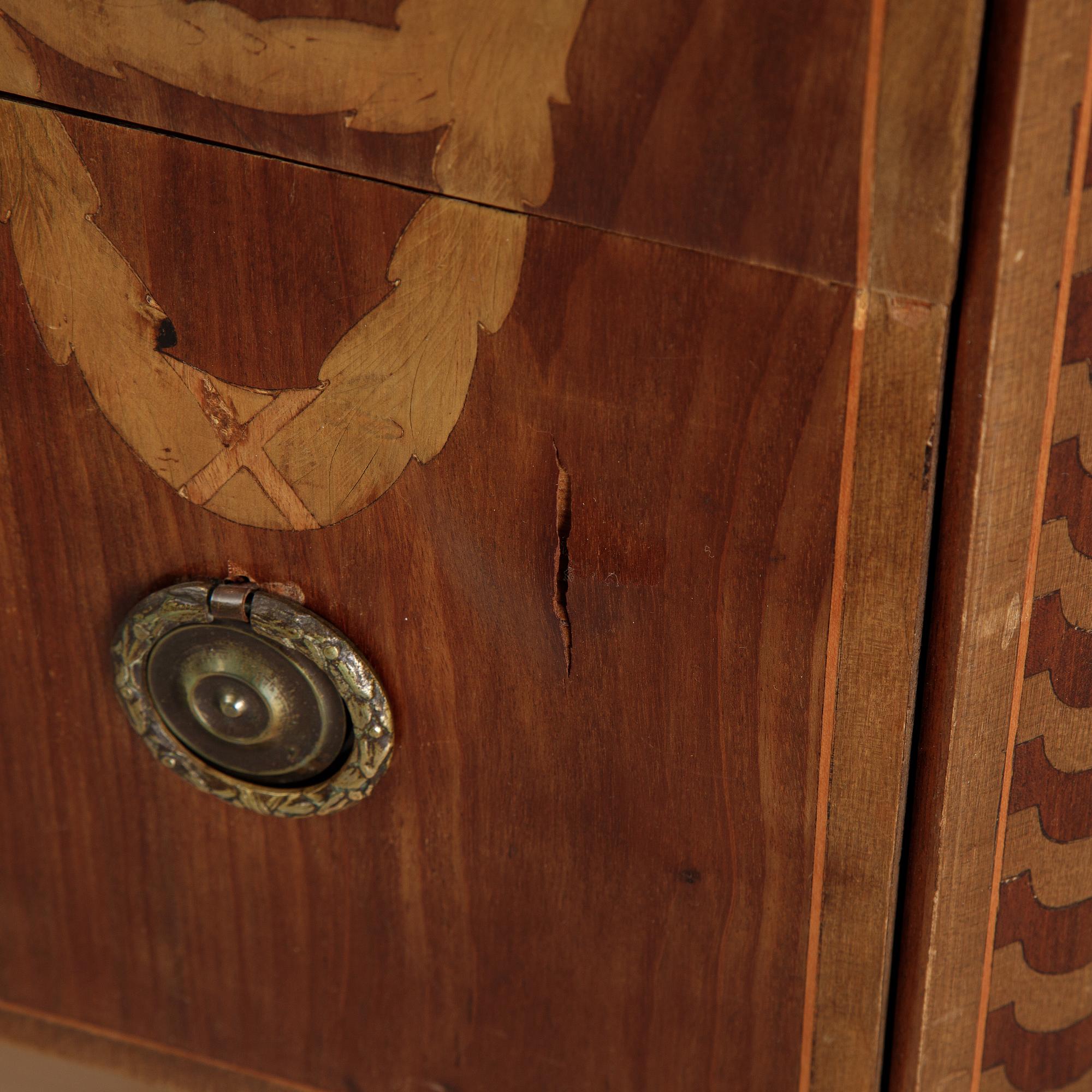 Byrå, gustaviansk stil, 1900-talets början.