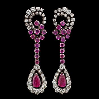 1082. A pair of ruby and brilliant cut diamond earrings, tot. app. 1.80 cts.