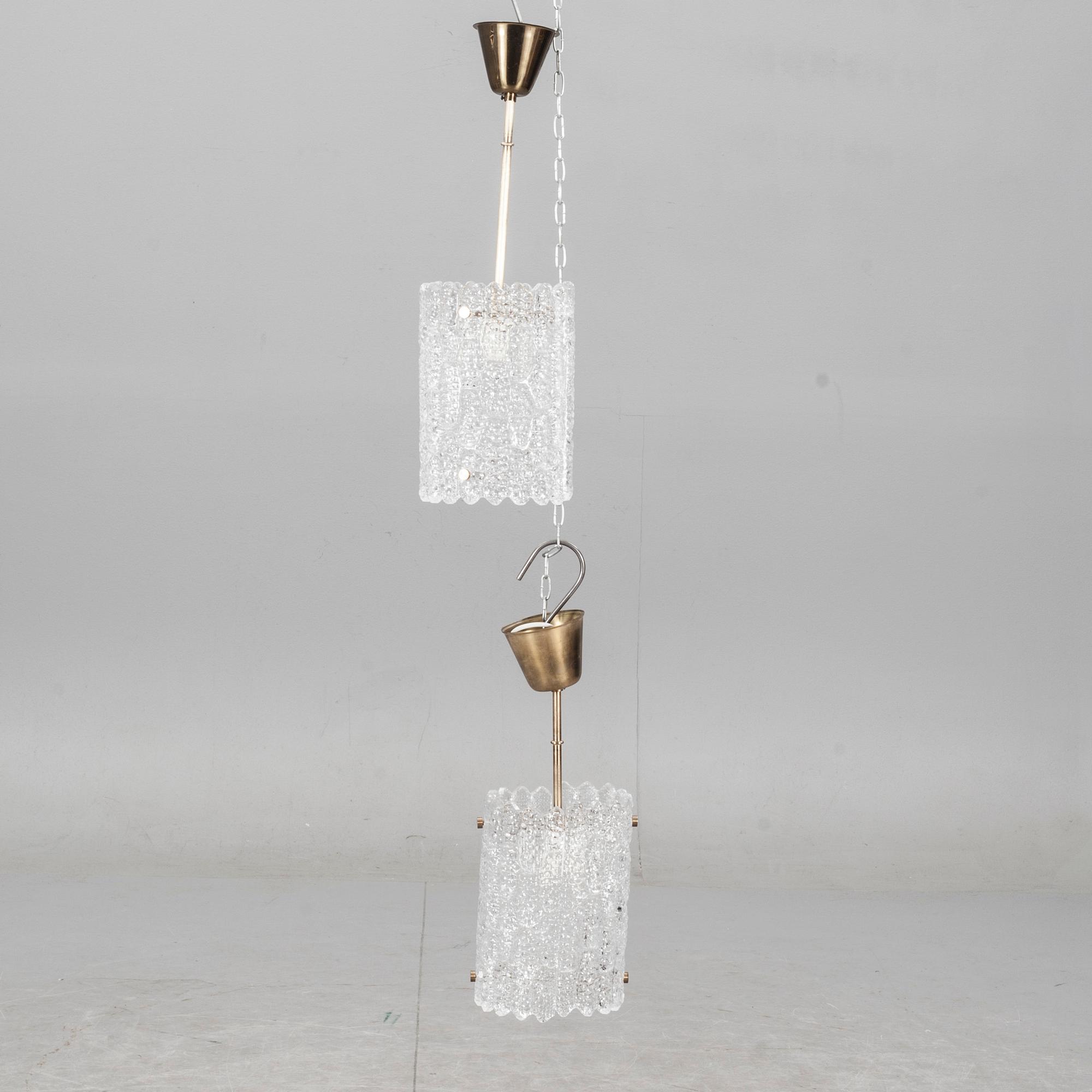 TAKLAMPOR, 2 snarlika. Glas, Carl Fagerlund, Orrefors. 1900-tal.