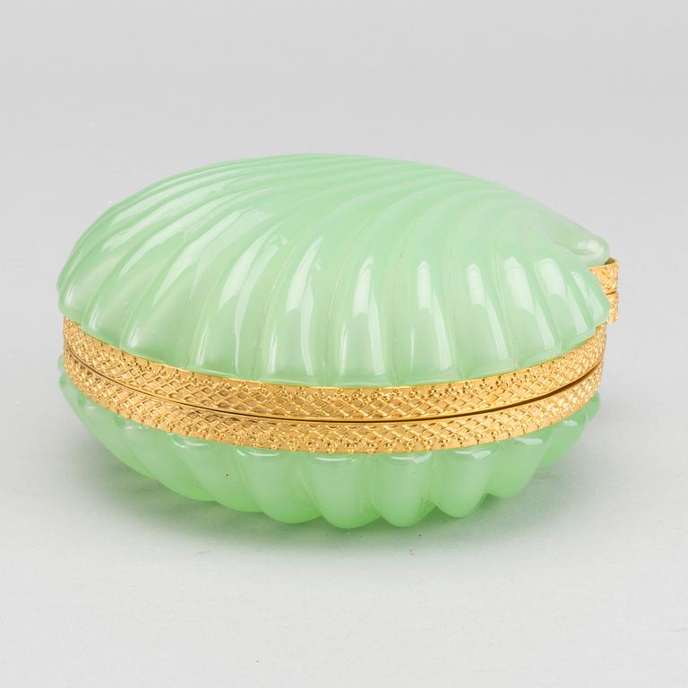 A FRENCH SHELL SHAPED GLASS BOX, 20th century.