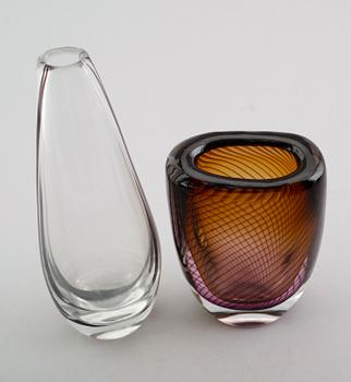 VASER, 2 st, glas, Vicke Lindstrand, signerade, Kosta.
