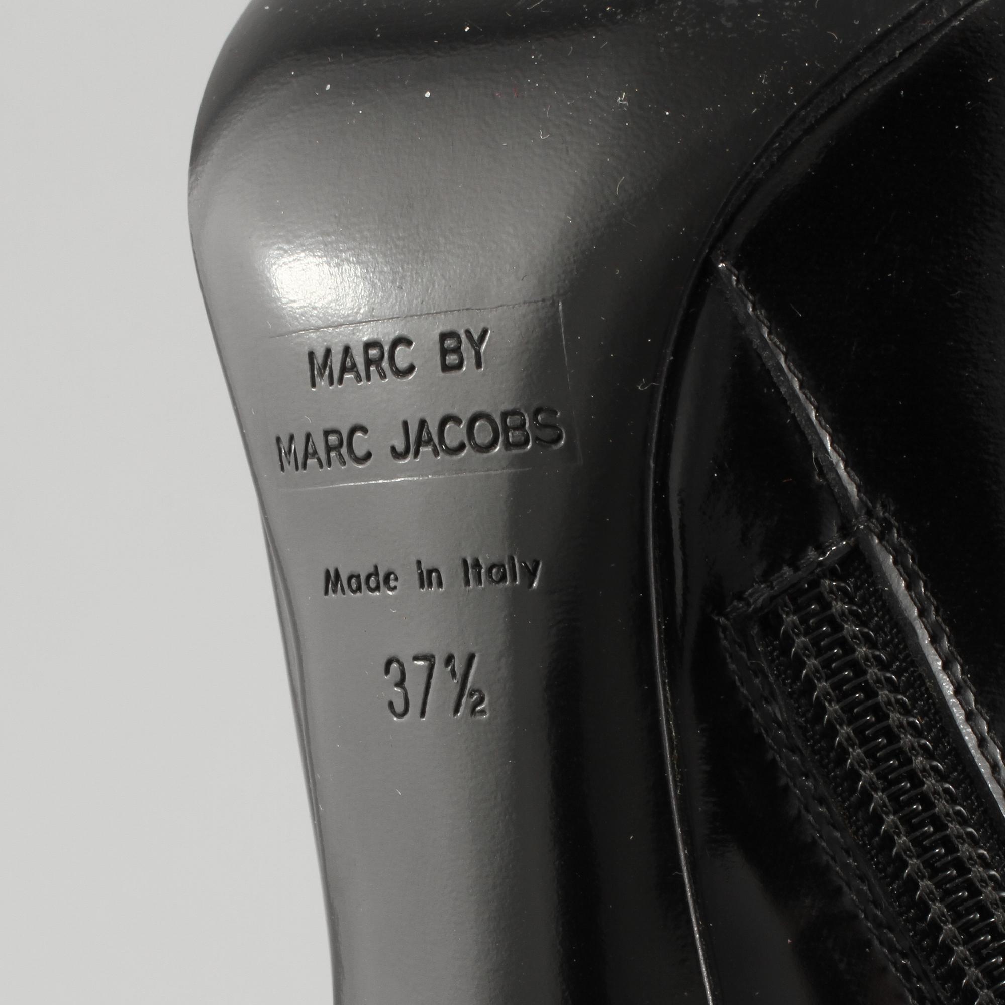 SKOLETTER, Marc by Marc Jacobs.