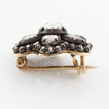 Brosch, silver med rosenslipade diamanter.