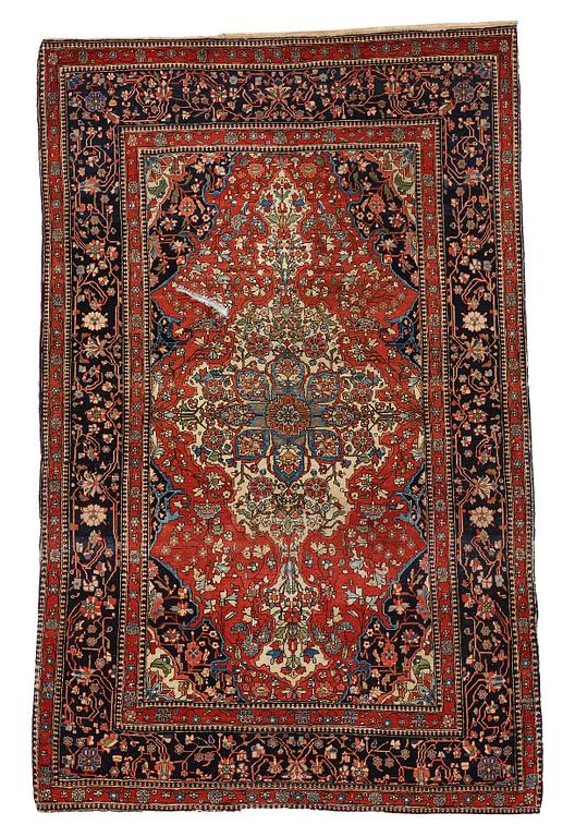 A RUG, a semi-antique Kashan Motachem, ca 217,5 x 134 cm.